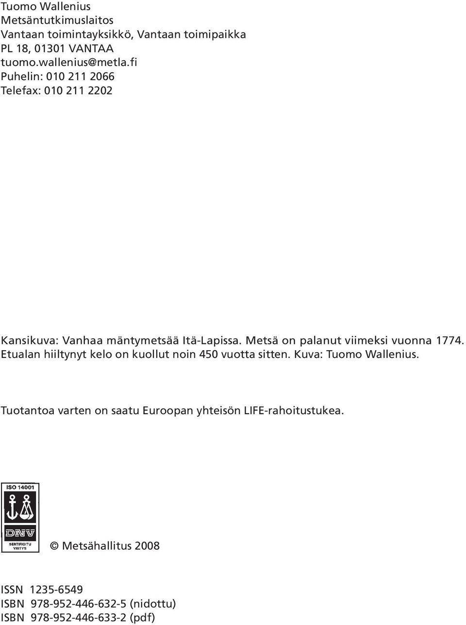 Metsä on palanut viimeksi vuonna 1774. Etualan hiiltynyt kelo on kuollut noin 450 vuotta sitten. Kuva: Tuomo Wallenius.