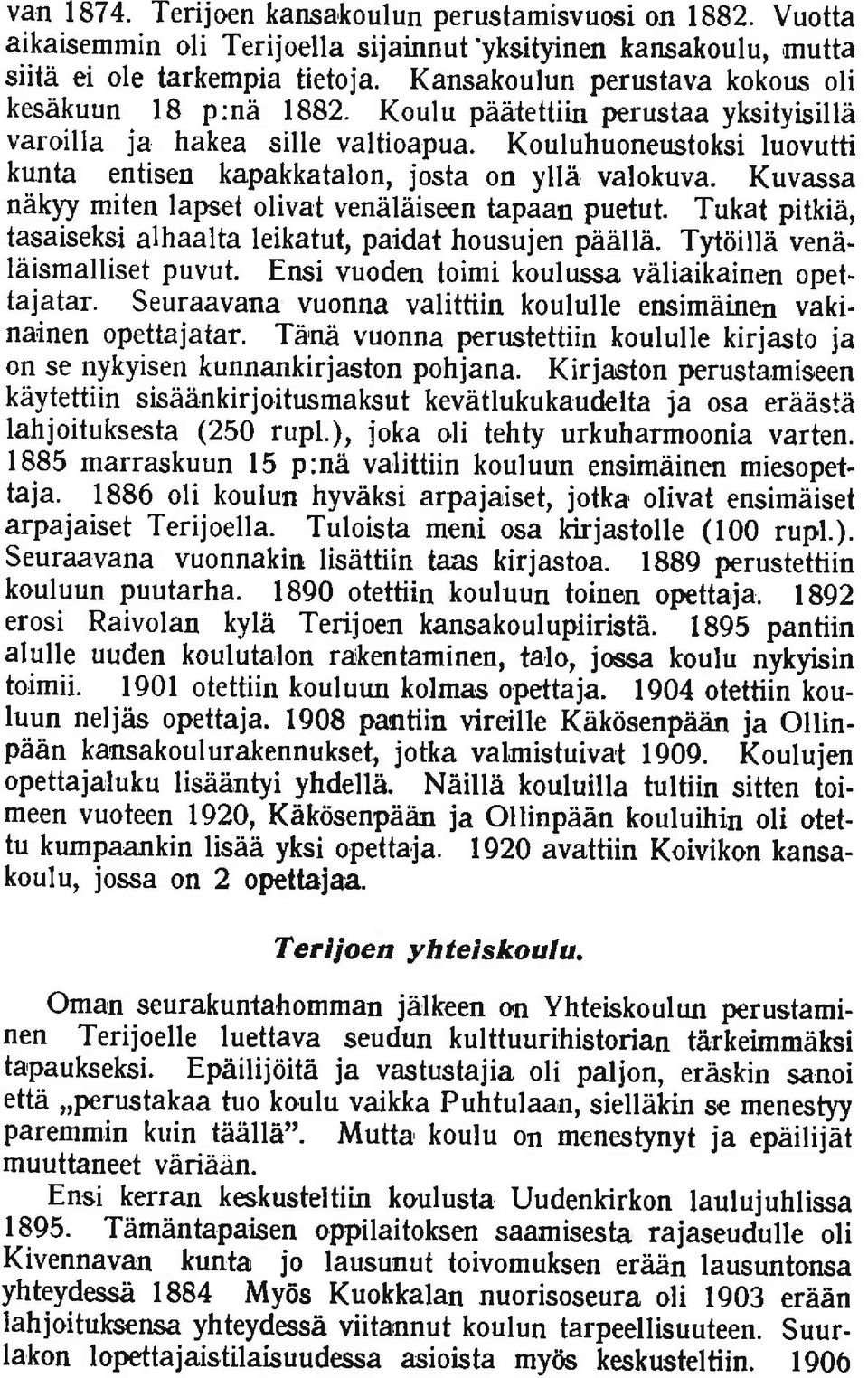 Kouluhuoneustoksi luovutti kunta entisen kapakkatalon, josta on yllb vatokuva. Kuvassa niikyy miten lapset olivat venalaiseen tapaan puetut.