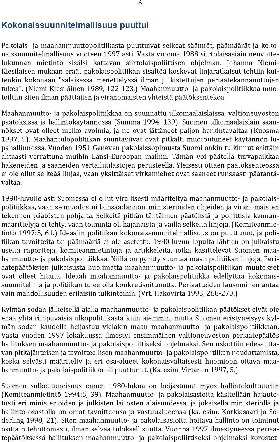 Johanna Niemi- Kiesiläisen mukaan eräät pakolaispolitiikan sisältöä koskevat linjaratkaisut tehtiin kuitenkin kokonaan "salaisessa menettelyssä ilman julkistettujen periaatekannanottojen tukea".