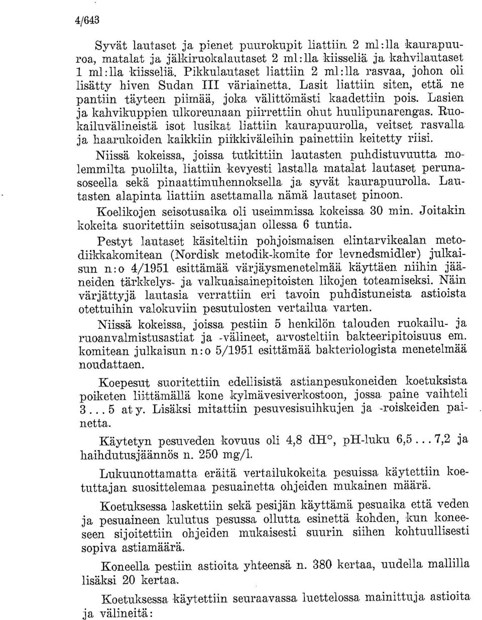 Lasien ja kahvikuppien ulkoreunaan piirrettiin ohut huulipunarenga.s. Ruokailuvälineistä isot lusikat liattiin kaurapuurolla, veitset rasvalla ja haarukoiden kaikkiin piikkiväleihin painettiin keitetty riisi.