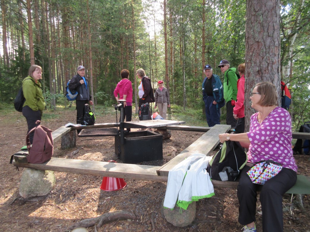 12 Rinnakkaisjäsen 12 Suomen Latu laskuttaa jäsenmaksut, älä maksa Samoojien tilille! Salon Samoojat Facebookissa. Käy tykkäämässä!