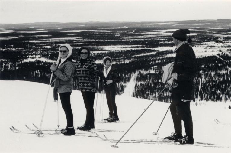 Levin historiaa Ensimmäinen hiihtohissi vuonna 1964 Ensimmäinen hotelli vuonna 1981, Hotelli Levitunturi Kittilän lentokenttä vuonna