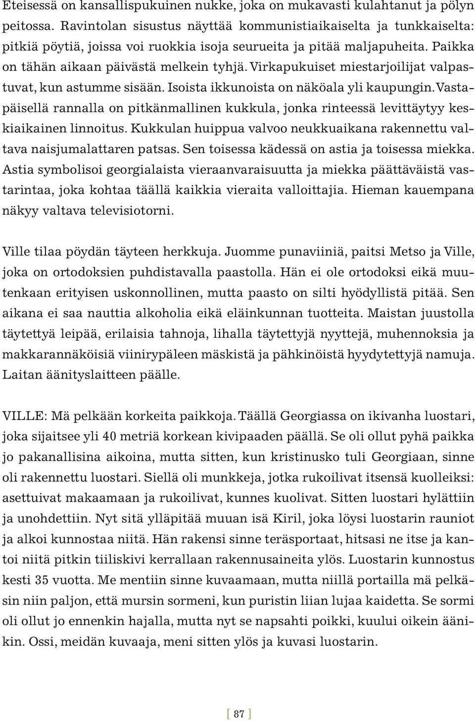 Virkapukuiset miestarjoilijat valpastuvat, kun astumme sisään. Isoista ikkunoista on näköala yli kaupungin.