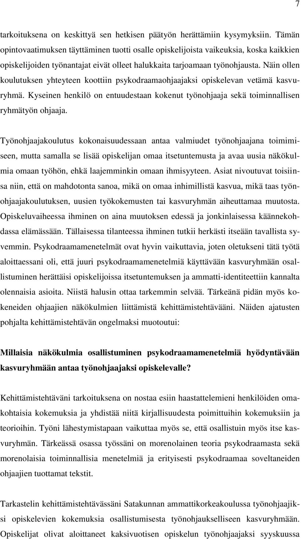 Näin ollen koulutuksen yhteyteen koottiin psykodraamaohjaajaksi opiskelevan vetämä kasvuryhmä. Kyseinen henkilö on entuudestaan kokenut työnohjaaja sekä toiminnallisen ryhmätyön ohjaaja.