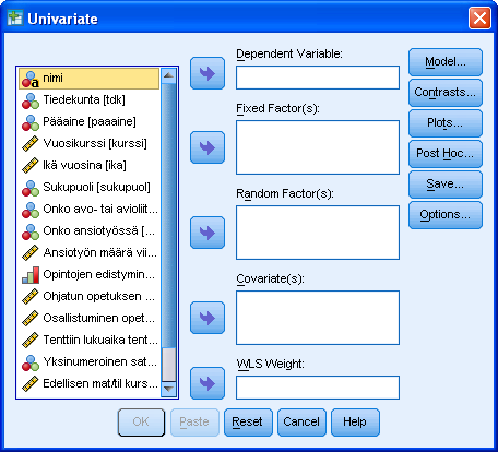 22 siirtämällä Factors & Covariates ruudusta nuolipainikkeen avulla Model-ruutuun muuttujia yksitellen ja kerralla useita.