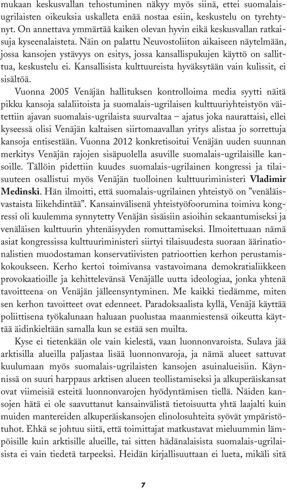 Näin on palattu Neuvostoliiton aikaiseen näytelmään, jossa kansojen ystävyys on esitys, jossa kansallispukujen käyttö on sallittua, keskustelu ei.