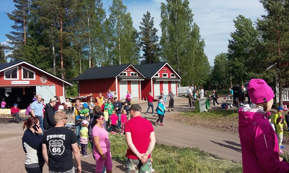 Pyhällön Kylät ry järjestää ohjelmalliset kesätorit Pyhällön koulun pihalla klo 10 12. Kesätorit Juhannusaattona sekä heinäkuussa joka lauantai. 30.7.