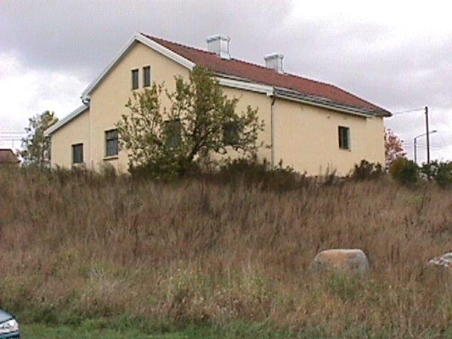 file://srvxcity02/kvt/suojelu/3/310.htm Sivu 1/1 1.10.2013 SALON KAUPUNGIN SUOJELUKOHTEET Nimi: Majalan krouvi Kohdenumero: 310 Kuvattu vuonna 1999 Kuvaus: Meriniitynkatu 39.