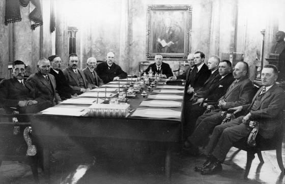 Mannerheim valtionhoitajana Valtionhoitajana Mannerheim suunnitteli sotilaallisen hyökkäyksen tekemistä Pietariin Valtioneuvosto esti suunnitelman toteuttamisen Vuoden 1919 hallitusmuoto ja