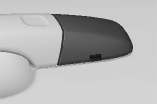 LUKOT JA HÄLYTIN Keyless Drive* - lukituksen avaaminen avainliuskalla Jos keskuslukitusta ei voi avata etäavaimella, esim.
