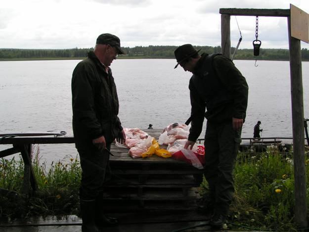 43 historiallista tapahtumaa pystyttämällä muistolaatta viimeisen maastotyöpäivän alueelle Kelloniemen tilalle. Muistolaatta paljastettiin 8.9.2006.