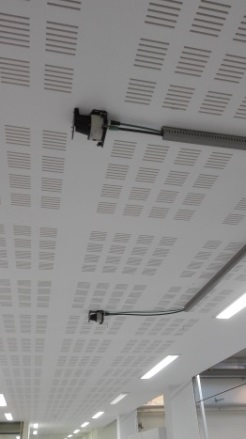 Meidän ratkaisu pohjautuu TiM361 laserskannerin layout järjestelmään, joka kykenee dynaamisesti mukautumaan tuotantolinjan materiaalivirtaan.