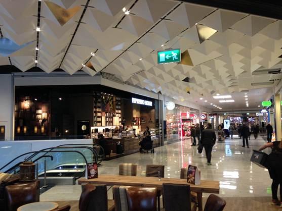 Kista Galleria continue (re)development and extension in a three step program Full action since January 2013 1) Upgrade tenant mix/enhance customer flow - Digital library - New northern entrance 2)