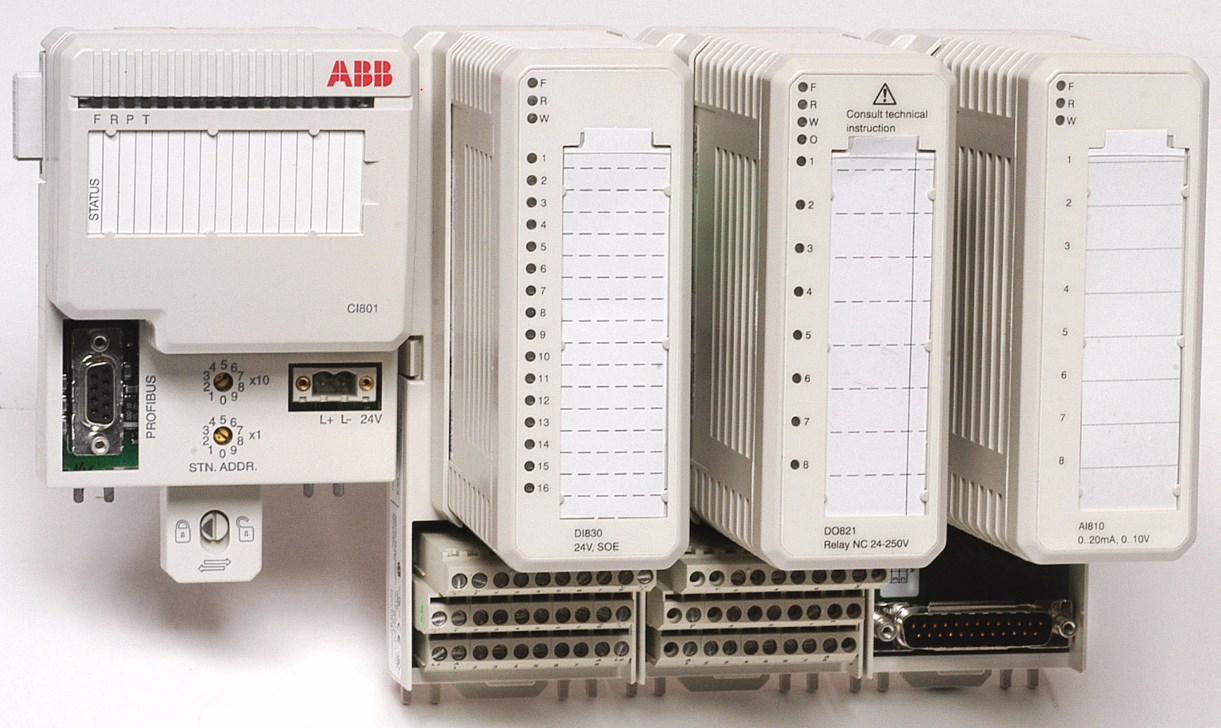 22 Kuva 13. S800 I/O kytkettynä FCI-väyläyksikköön CI801 ja I/O-moduulit asennettuna moduulipohjiin (ABB 2013, a, 23).