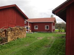 Manninen kiinteistötunnus: 564 409 14 126 tyyppi: asuinrakentaminen ajoitus: 1864 1917 ajoitusselite: 1910 kohteen sisältämät rakennukset: 01 asuinrakennus; 02 navetta; Kiiminkijoen varessa pienellä