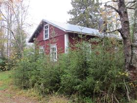 Ylitalo kiinteistötunnus: 564 409 2 148 tyyppi: maa ja metsätalous ajoitus: ei määritelty Rehevän kasvillisuuden reunustama pihapiiri Haipuskylällä.