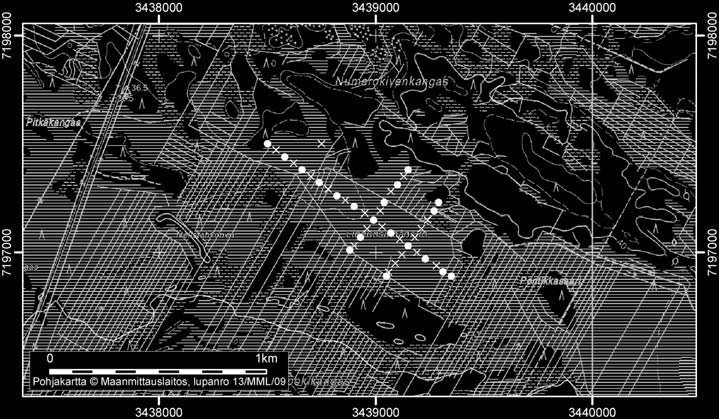 Hannu Pajunen 13. Linnunsilmänsuo Linnunsilmänsuo (kl. 3422 04, x = 7197,1, y = 3439,0) sijaitsee noin 12 km kunnan keskustasta pohjoiseen. Suo rajoittuu soistuneeseen moreenimaastoon (kuva 16).