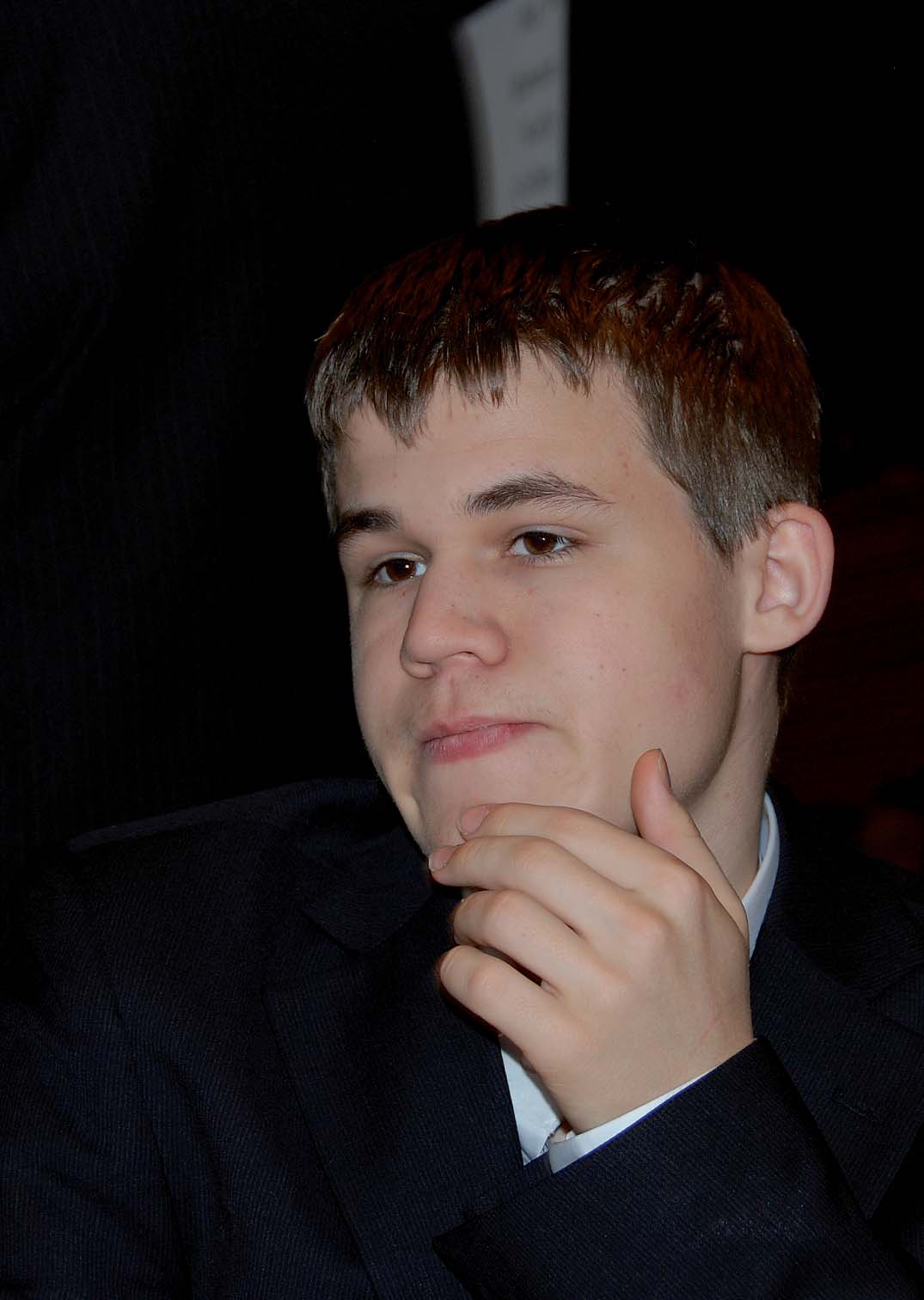 2 / 2010 SUOMEN SHAKKI MAGNUS CARLSEN nousi elolistalla kärkeen nuorempana kuin kukaan toinen aiemmin.
