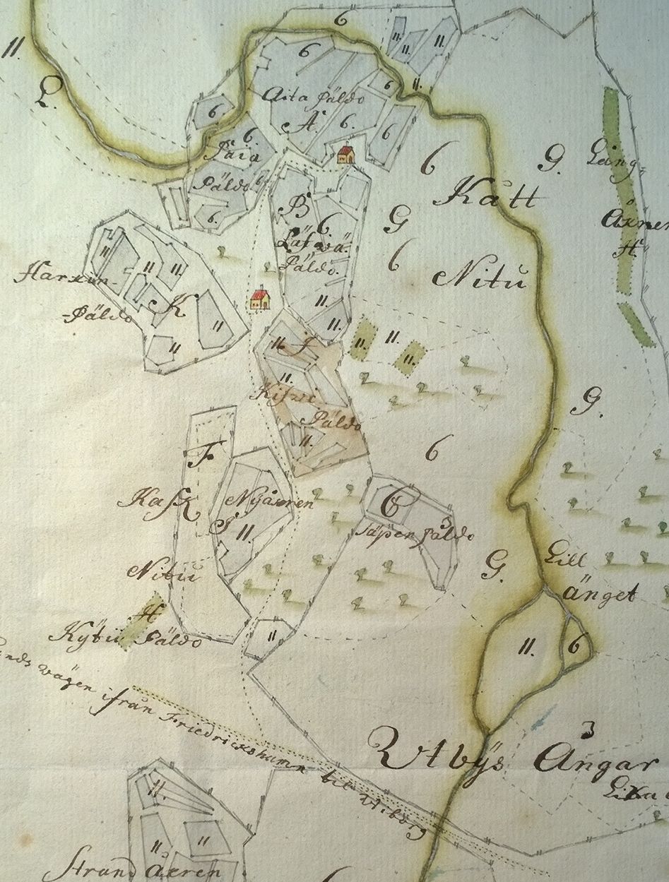 sämaata. Kartta ei kuvaa koko kyläkeskittymää, ja esimerkiksi juuri Koukilan alue on tyhjää aluetta. 5 Ote vuoden 1740 tiluskartasta, jonka alakulmassa Suuri Rantatie ylittää ojan.