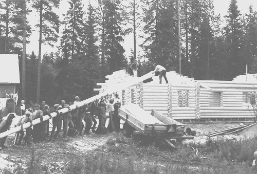 Seuran jäsenet osallistuvat seurojen yhteisiin koirien ajokokeisiin ja kettujahteihin. Pahkalan metsästäjillä on ollut useita hyviä kettu-ja jäniskoiria.