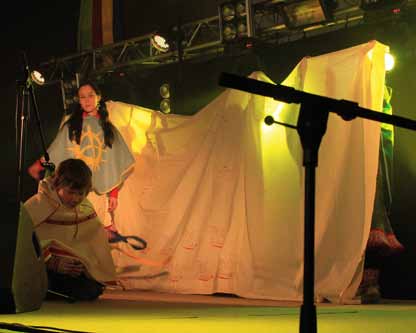 LAJIT JA TAVOITTEET Vuoden 2013 teemana oli teatteri valtakunnallisen Nuori Kulttuuri -teeman mukaisesti.