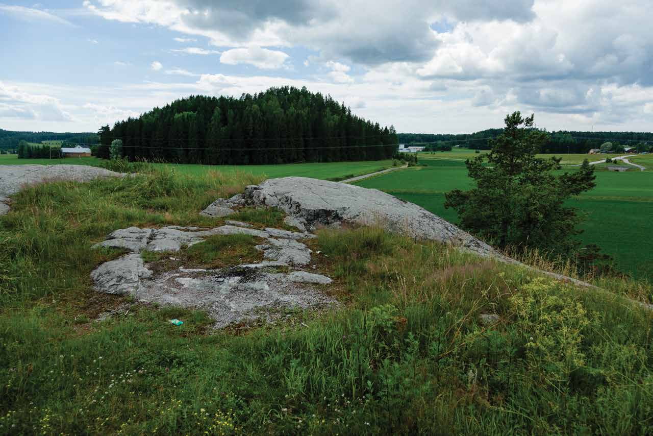 KULTTUURITEIDEN VARRELLA Käynti Rikalanmäellä on helposti yhdistettävissä laajempaan matkasuunnitelmaan, olitpa liikkeellä autolla, moottoripyörällä tai pyöräillen.