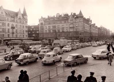 19 TAMPEREEN KAUPUNGIN LIIKENNELAITOS HISTORIAA TKL perustettiin 20.10.1948 Suomen ensimmäinen säännöllisesti liikennöity johdinautolinja Hämeenkatu-Härmälä avattiin 8.12.