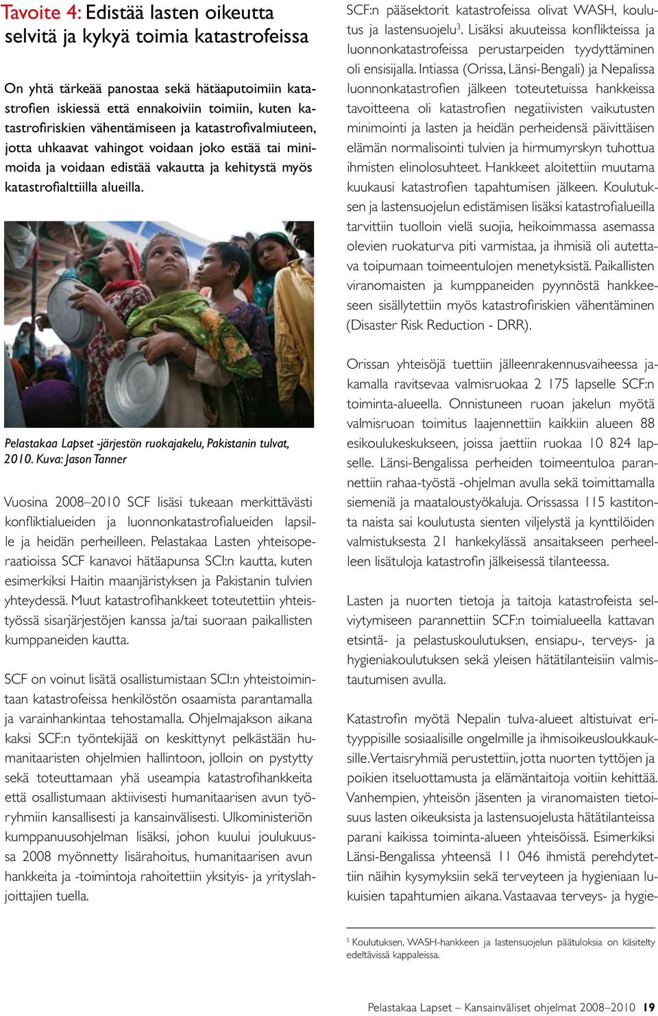 Pelastakaa Lapset -järjestön ruokajakelu, Pakistanin tulvat, 2010.