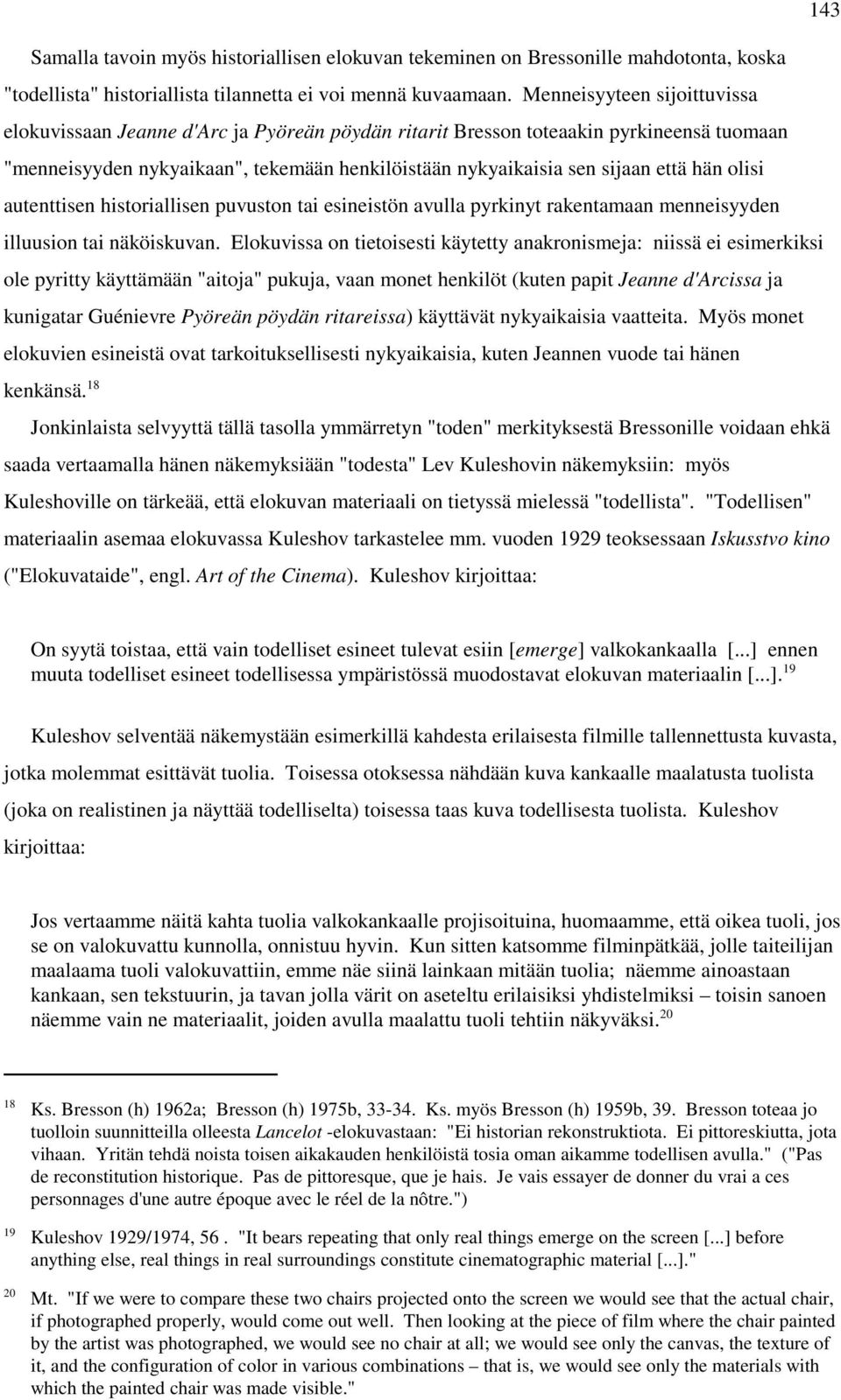 hän olisi autenttisen historiallisen puvuston tai esineistön avulla pyrkinyt rakentamaan menneisyyden illuusion tai näköiskuvan.