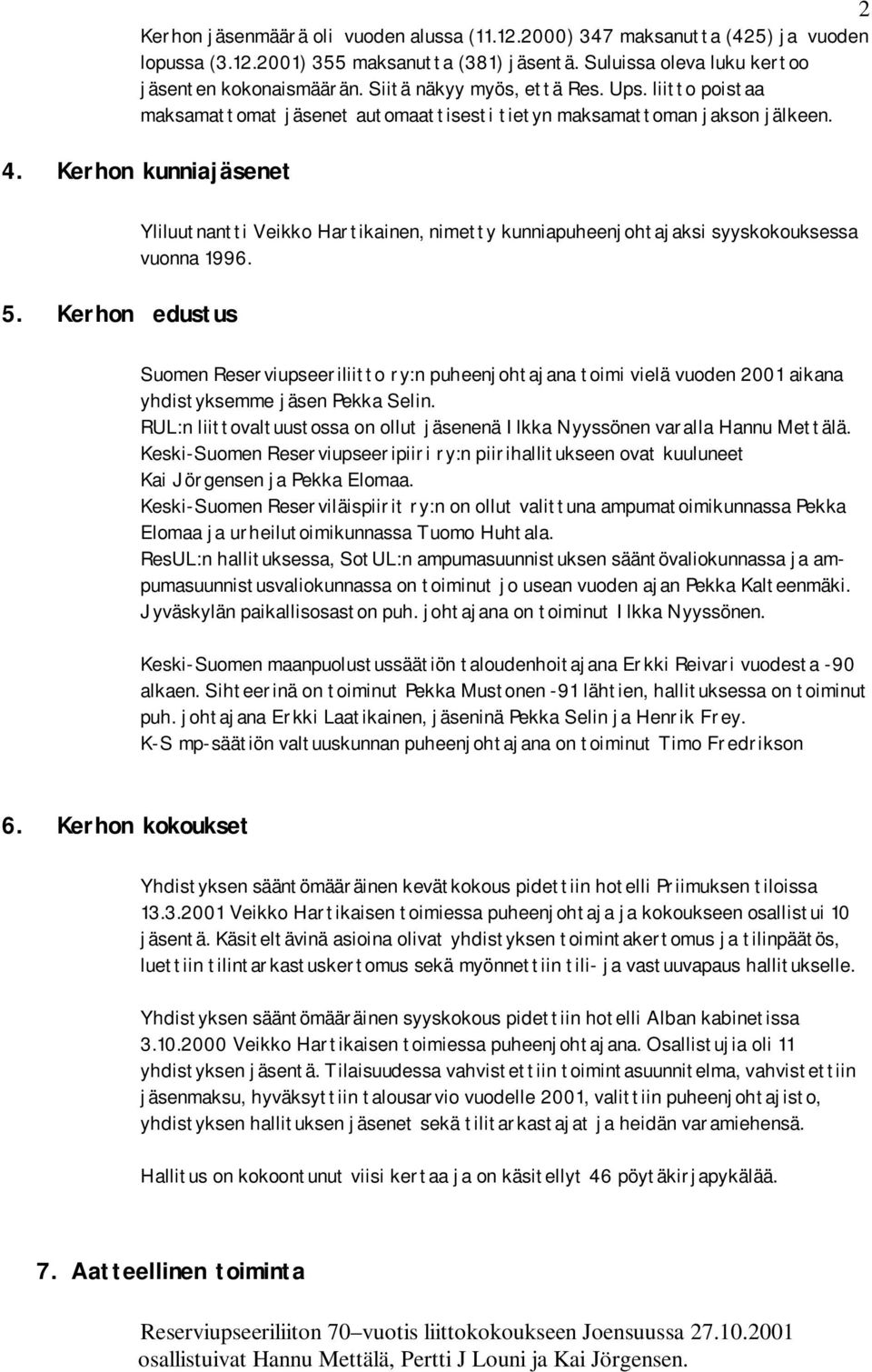 Kerhon edustus Yliluutnantti Veikko Hartikainen, nimetty kunniapuheenjohtajaksi syyskokouksessa vuonna 1996.