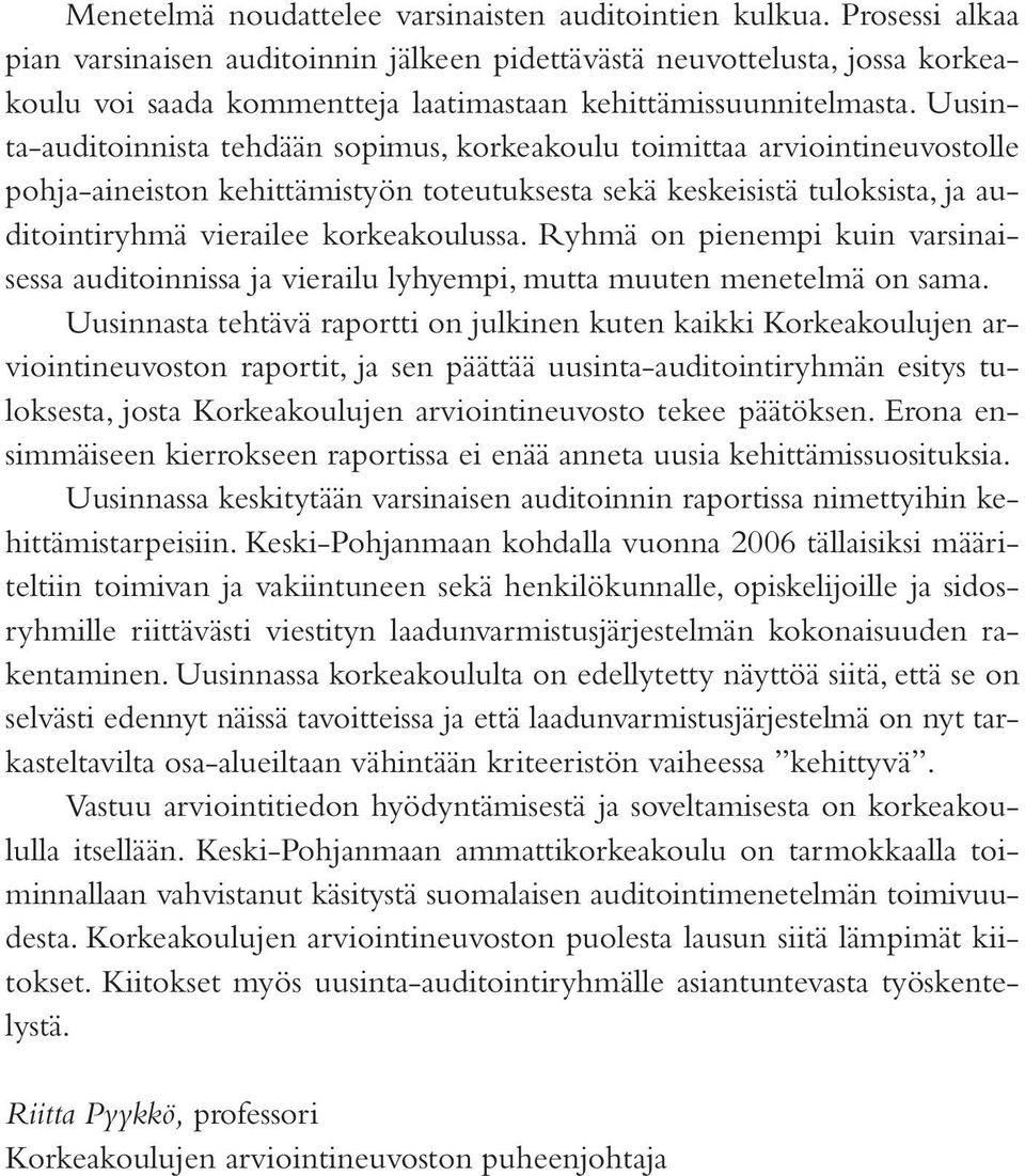 Uusinta-auditoinnista tehdään sopimus, korkeakoulu toimittaa arviointineuvostolle pohja-aineiston kehittämistyön toteutuksesta sekä keskeisistä tuloksista, ja auditointiryhmä vierailee korkeakoulussa.