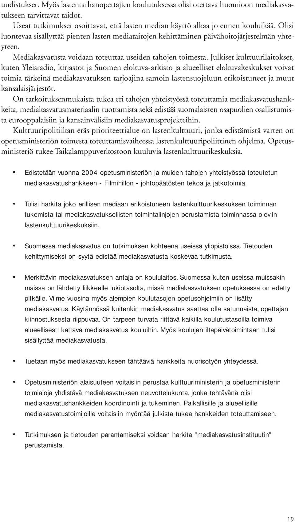 Julkiset kulttuurilaitokset, kuten Yleisradio, kirjastot ja Suomen elokuva-arkisto ja alueelliset elokuvakeskukset voivat toimia tärkeinä mediakasvatuksen tarjoajina samoin lastensuojeluun