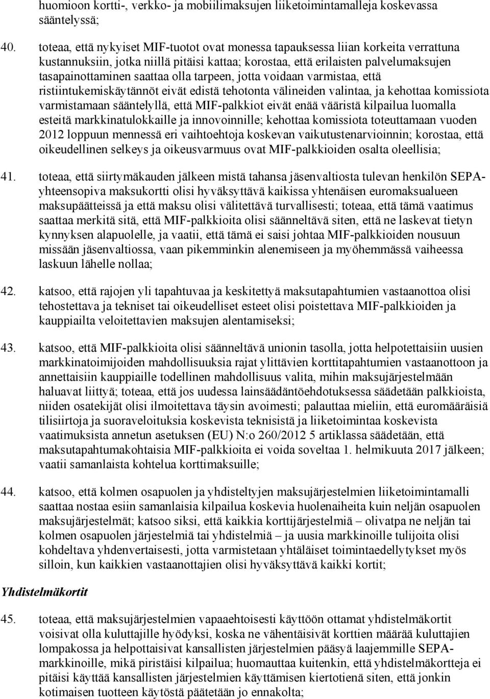 olla tarpeen, jotta voidaan varmistaa, että ristiintukemiskäytännöt eivät edistä tehotonta välineiden valintaa, ja kehottaa komissiota varmistamaan sääntelyllä, että MIF-palkkiot eivät enää vääristä