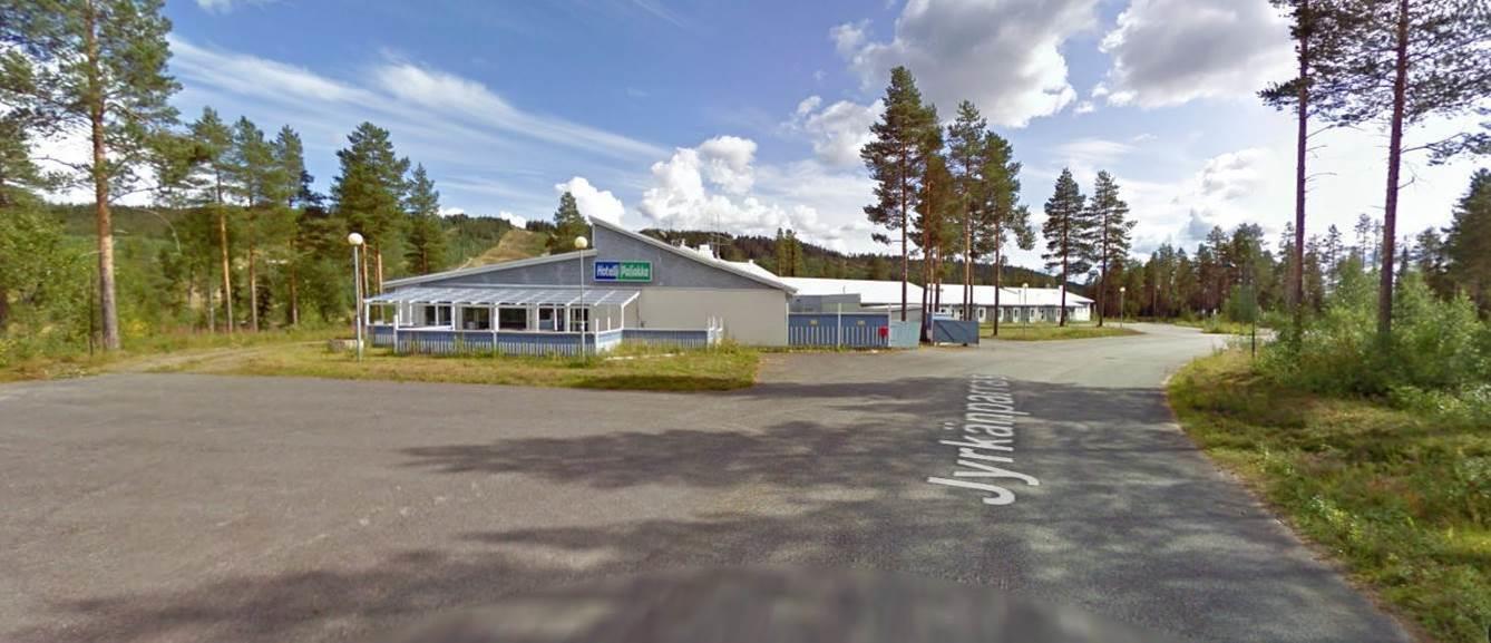 TONKOPURON ASEMAKAAVAN OSITTAINEN MUUTOS JA LAAJENNUS 27 ************************** Kuva 16 Laajennusalueen reunassa oleva reitistöjen ja kevyen liikenteen alikulku Kuva 17 Hotelli Paljakka