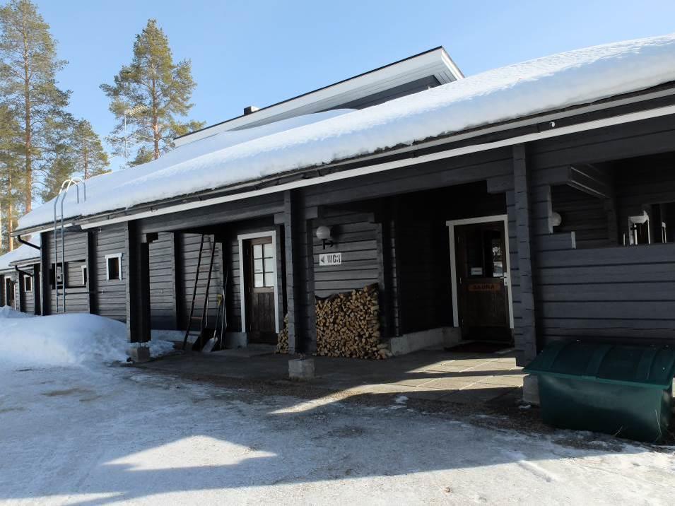 TONKOPURON ASEMAKAAVAN OSITTAINEN MUUTOS JA LAAJENNUS 8 ************************** Kuva 6 Korttelin 109 uusi rivitalo Kuva 7 Vaunualueen huoltorakennus 3.1.4 Maanomistus Alueen kiinteistöt ja omistajat ovat seuraavat: - TÄHTELÄ 620-405-92-14, om.
