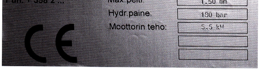 15 4.2 Konekilpi Konekilpi löytyy lähes kaikista koneista, vaikka valtioneuvoston koneturvallisuusasetuksessa sitä ei suoraan vaadita, mutta siihen merkityt tiedot vaaditaan.