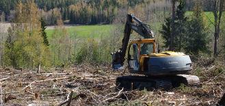 Metsä-suunnittelun kehittämien Metsäsuunnittelua tehty perinteisillä tavoilla Tarve kehittää ja tuotteistaa suunnittelupalvelua Mhy:ssä panostettu metsäsuunnitteluun, suunnitelmia tehty yli 100 000