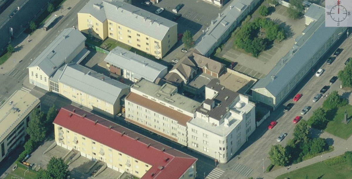 - 4 - Tontilla nro 3 toimii Ruotsalainen koulu. Rakennuksessa on myös opiskelija asuntoja. Tontilla on kolme rakennusta, kerrostalo ja kaksi talousrakennusta. Asuinrakennus on ns. Weckmanin talo.