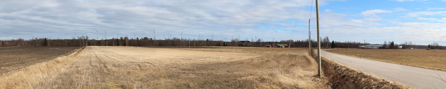 OX2 Wind Finland Oy 6.3.2015 75 (125) Kuva 35. Kuvauspaikka 21 (VE 1), Möykky. Lähimmät voimalat ovat noin 2,1 km:n etäisyydellä kuvauspaikasta.