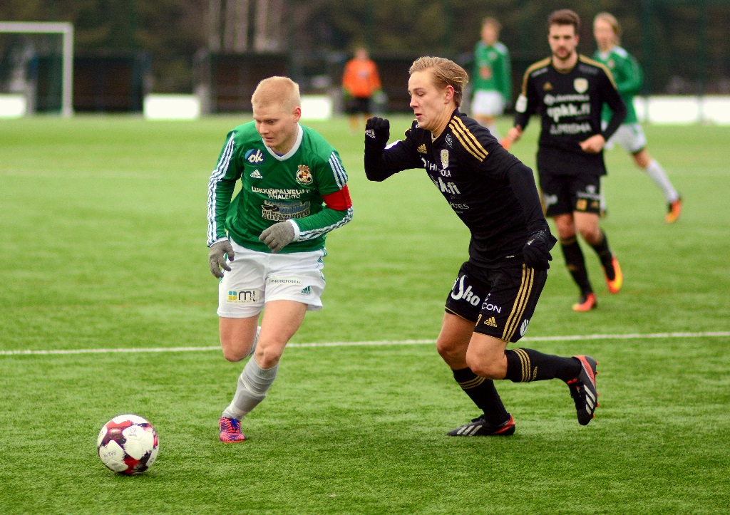 Joukkueen suuntaan. kapteeni Akseli Tiensuu teki töitä kahteen Tähtiraati toimii tälläkin kaudella tuttuun tapaan. Tähtiä jakoi ottelussa FC Hakan toppari Mikkis Latosaari.