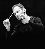 Dima Slobodeniouk Dima Slobodeniouk aloitti syksyllä 2016 Sinfonia Lahden ylikapellimestarina ja Sibeliusfestivaalin taiteellisena johtajana.