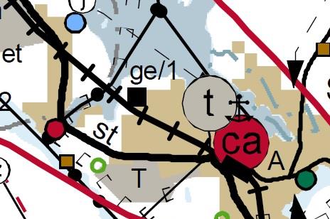 (musta ristiviiva). Suunnittelualueen länsipuolella sijaitsee vesiliikenteen kanava (punainen ympyrä). Suunnittelualueen likimääräinen sijainti on osoitettu sinisellä nuolella.