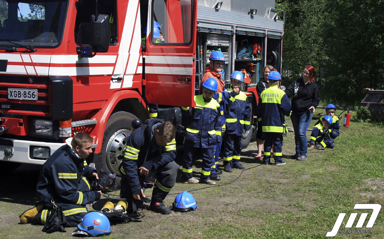 Palokuntanuorten kanssa toimiminen Nuoriso-osaston johtaminen Nuoriso-osastoa johtaa osastonjohtaja apunaan yksi tai useampi varajohtaja.