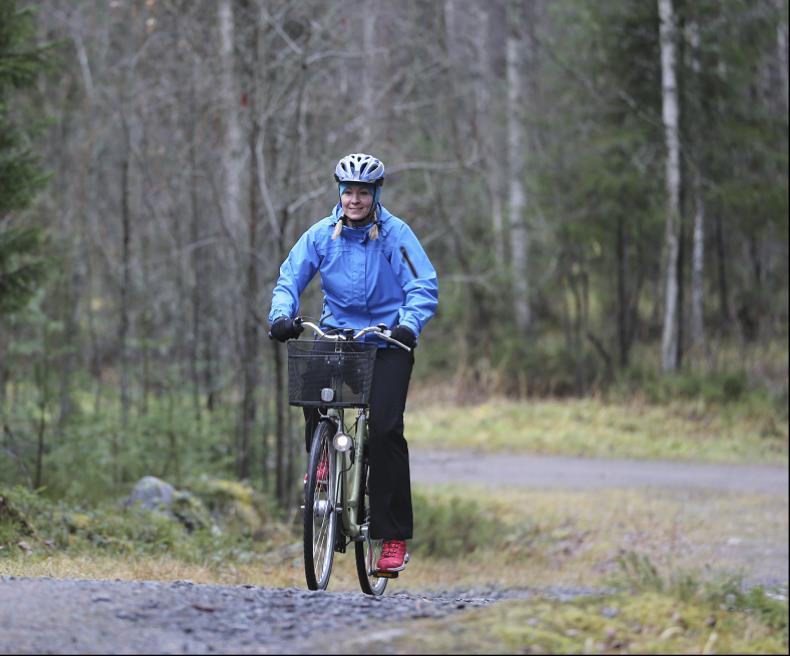 Kestävyyden kehittäminen Aikuisiässä Perus- ja vauhtikestävyysharjoittelun merkitys korostuu o o o Ensisijaisena tavoitteena toimintakyvyn ja terveyden edistäminen Terveyden sallimissa rajoissa