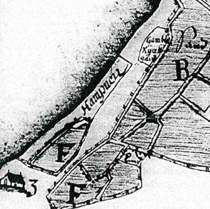 Kartta 2. Lähikuva vuoden 1648 kartasta. Iijoen reunalle merkitty satama- ja kauppapaikka, Hampnen, ja oikeaan yläkulmaan vanha hautausmaa, Gamble Kyrckogården. (Kuva Elo et al. 1998.