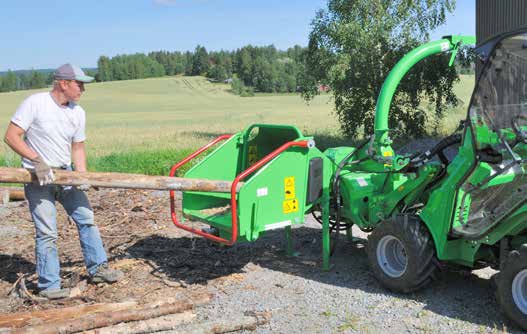 Metsätyöt Suurtehohakkuri CH150 Erittäin tehokas Avant CH150 on varustettu syöttörullilla, jotka vetävät hakkuriin kaikki hankalimmat ja oksaisimmatkin rungot.