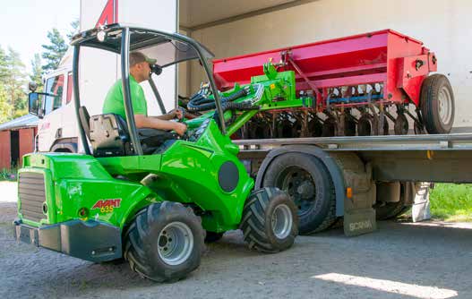 Maatalous ja hevostallit Kolmipistekiinnitysadapteri Adapterin avulla voidaan Avantilla tarvittaessa siirtää traktorin työlaitteita.