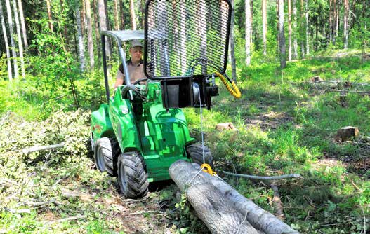 Metsätyöt Vinssi Avant-vinssi soveltuu esimerkiksi puiden ja muiden esineiden vetämiseen. Vinssi toimii hydraulimoottorilla ja siinä on 30 metriä vaijeria sekä vetosilmukka.