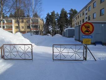 50 Kuva 14. Koivukannon pelastustie. 8.2 Muu turvallisuus Asunto-osakeyhtiön rakenteellinen paloturvallisuus oli kunnossa ja siihen ei ollut kellään mitään moitittavaa eikä lisättävää.