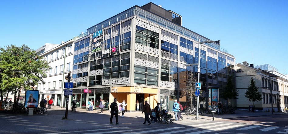 31 Uudet työn paikat Keskusta on merkittävä työpaikkakeskittymä, noin viidennes Oulun työpaikoista sijaitsee Oulun keskustassa.